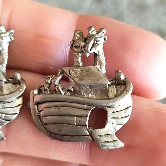 VINTAGE SILVER PEWTER NOAH'S ARK DROP POST 1" EARRINGS - Picture 5 of 9